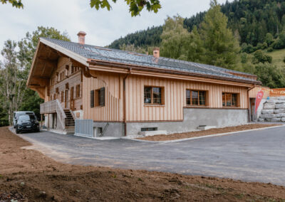 Chalet moderne en bois vu de l'extérieur