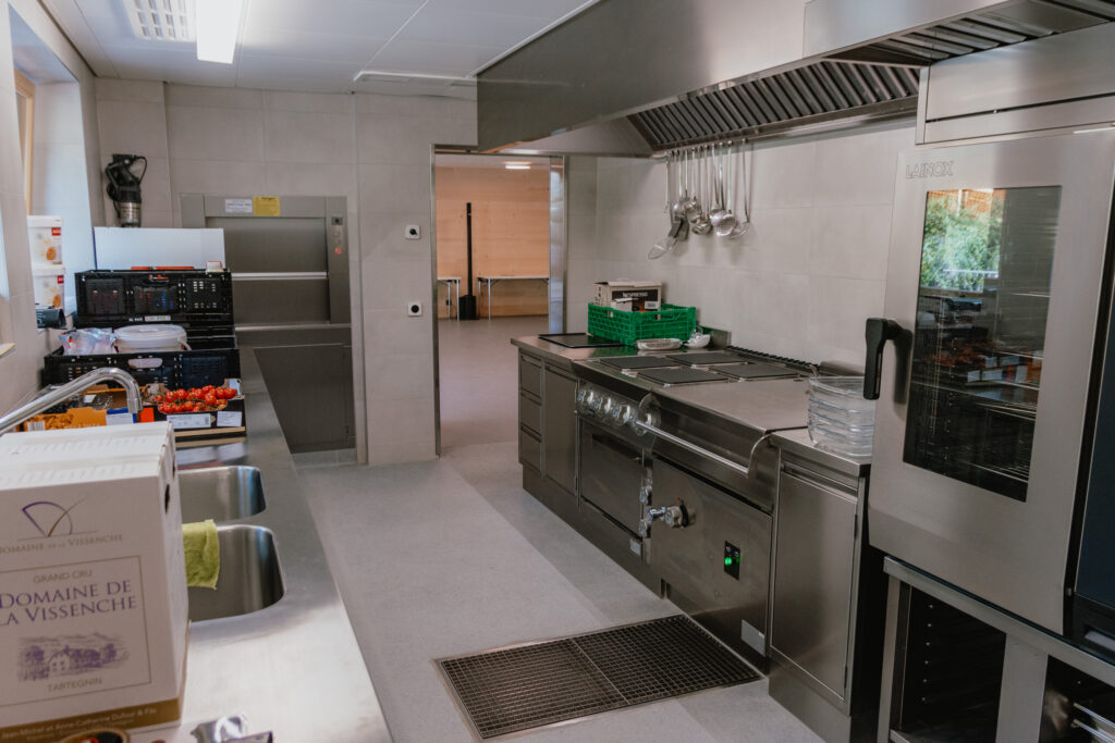 Cuisine professionnelle en inox toute équipée