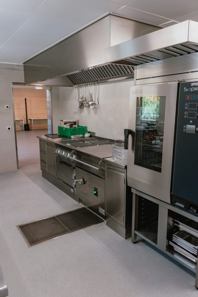 Cuisine professionnelle en inox toute équipée